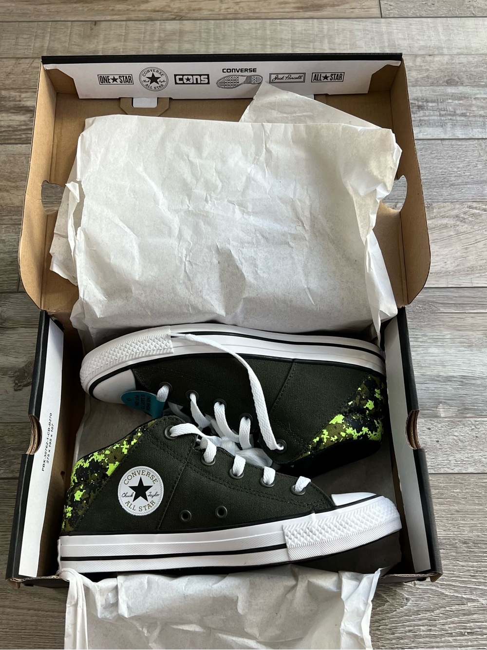 NIB Converse Boys Chuck Taylor All Star Axel Digi Camo Shoes Size 4.5